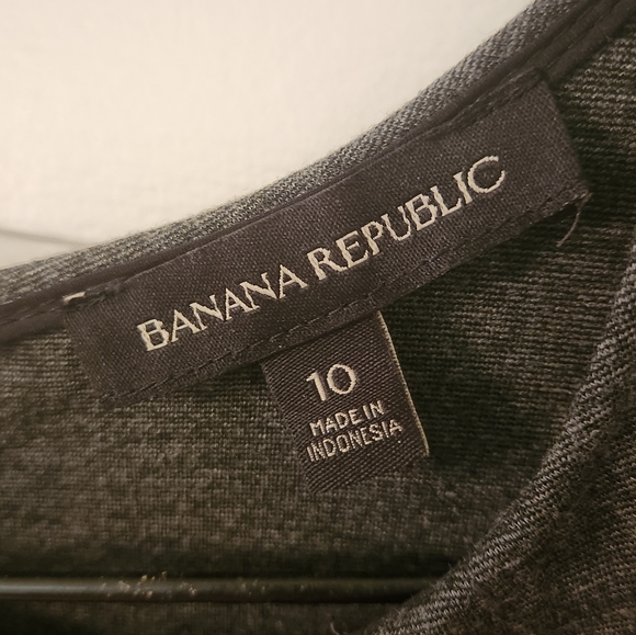 Classic Banana Republic Sheath Dress, size 10, charcoal grey - Picture 3 of 3